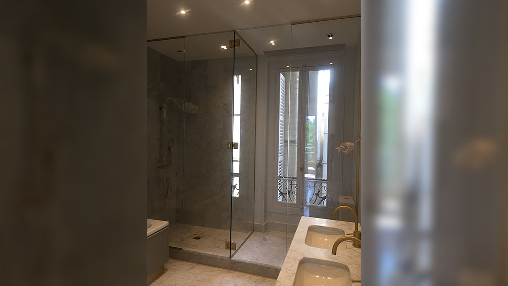Pare-douche vitré réalisé par Ferraris